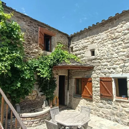 La Petite Combe Du Castanet Holiday home *
