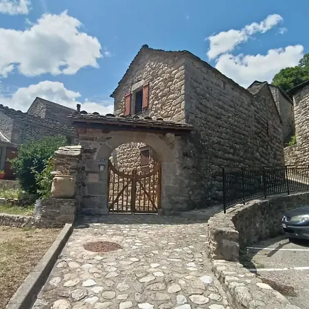 La Petite Combe Du Castanet Holiday home *